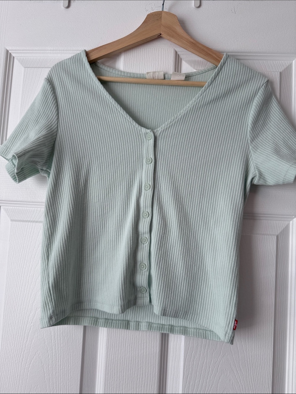 Levi's Ribbed Button-Front Crop Top — Light Mint